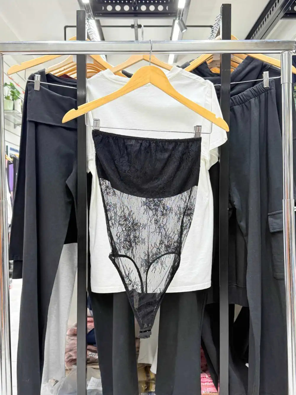 Stretchy bandeau style lace top