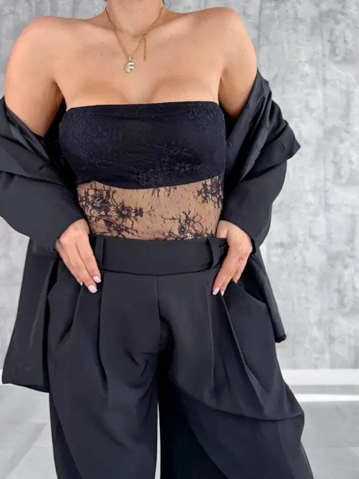 Stretchy bandeau style lace top