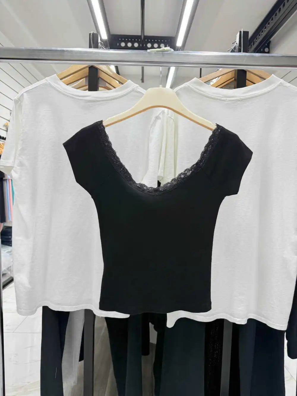 Lace design slim-fit top