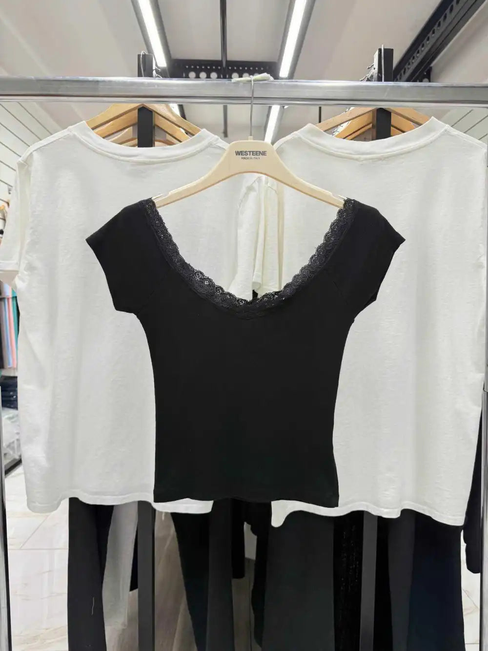 Lace design slim-fit top